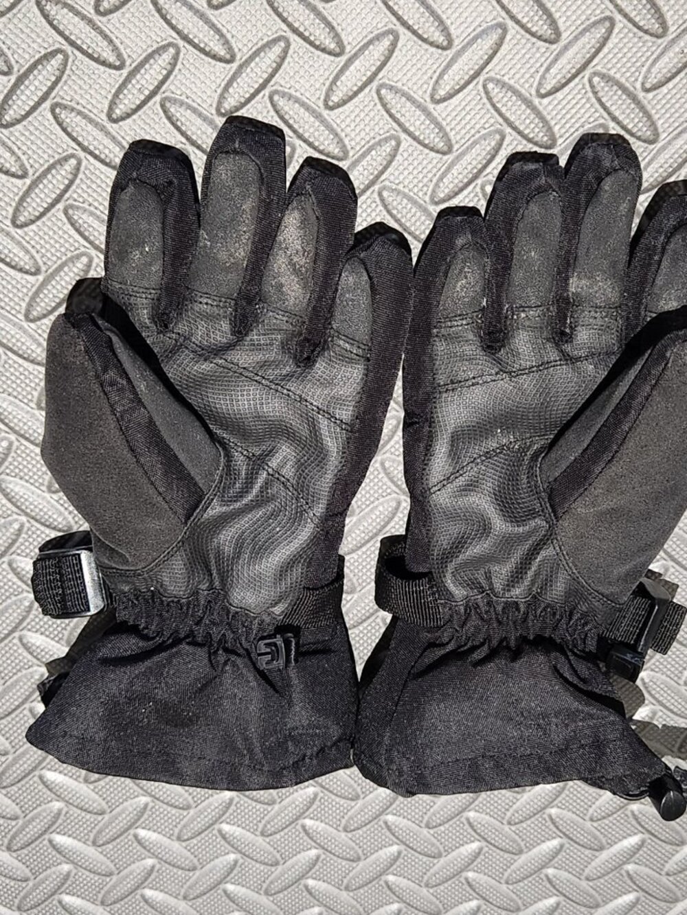 Kids Carhartt Winter Gloves - Picture 2 of 3